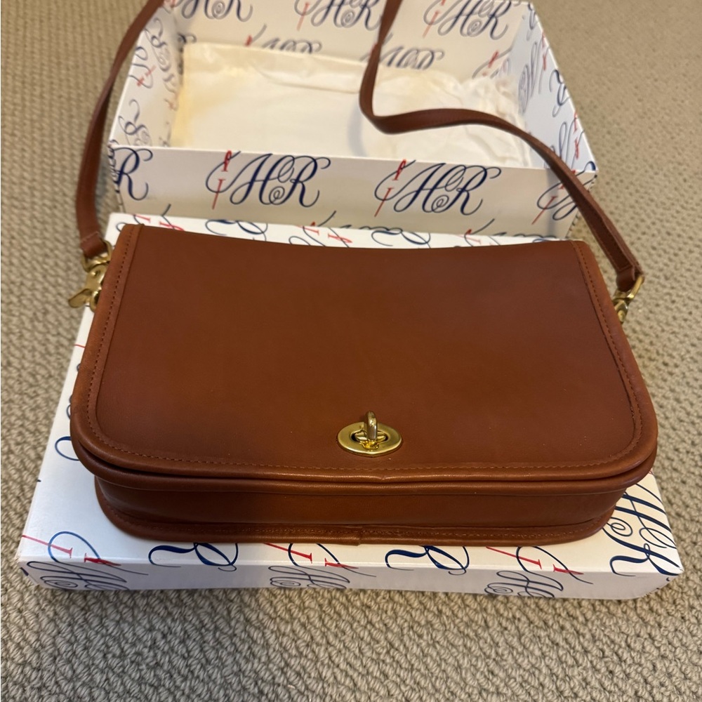 Vintage Coach pocket purse British tan leather
